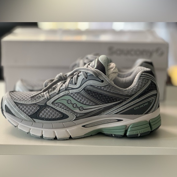 NWB Saucony Women's Progrid Guide 7 Size 6.5 Grey/Aloe ($135 Retail) - Picture 5 of 7